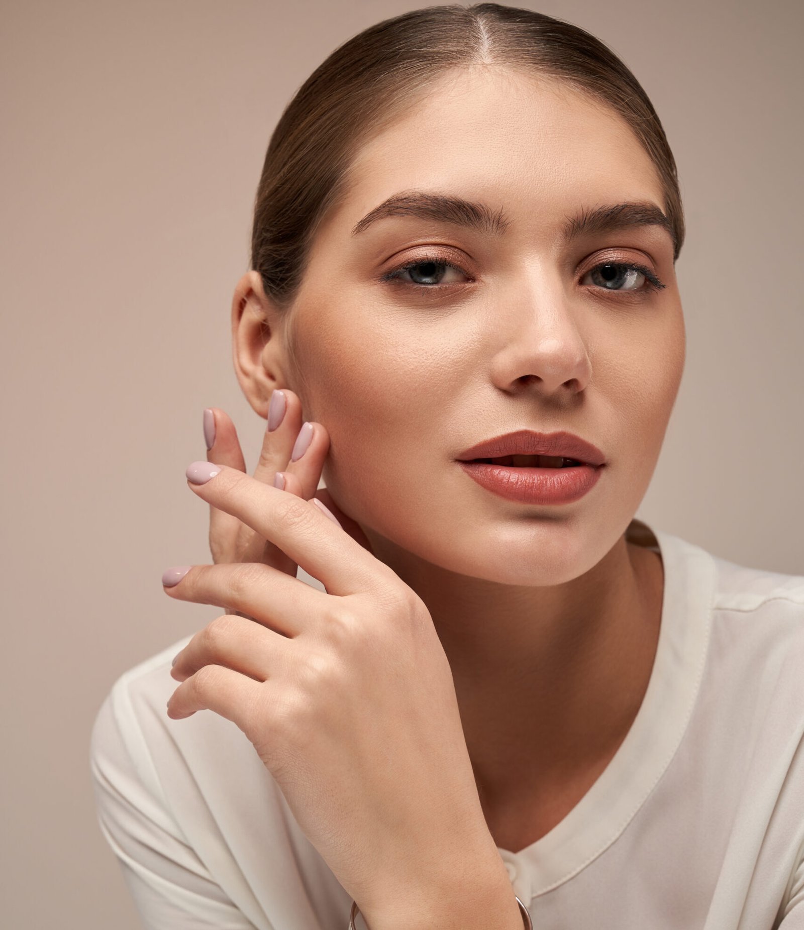 Modelo harmonização facial